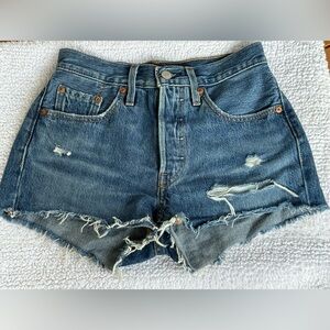 Woman’s high rise original fit 501 shorts W24